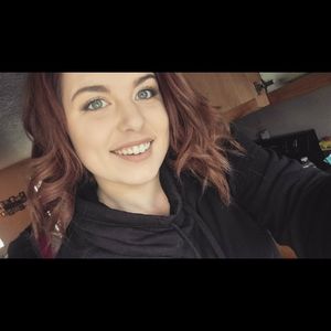 Meet your Posher, Cassandra